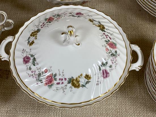 A Royal Doulton dinner service, Rosell pattern